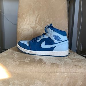 Air Jordan 1 Retro Mid